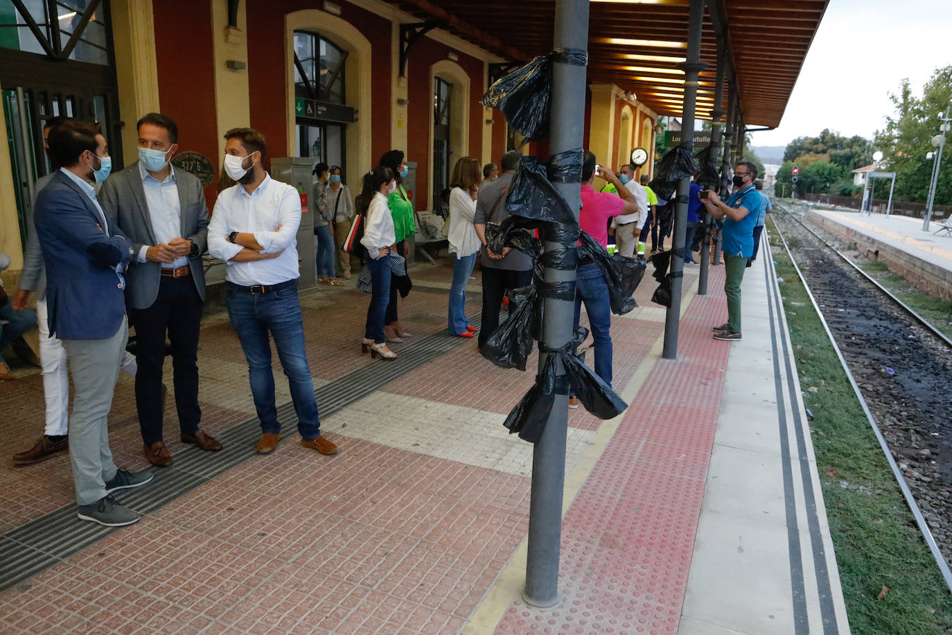 Fotos: Protesta en Lorca con crespones negros