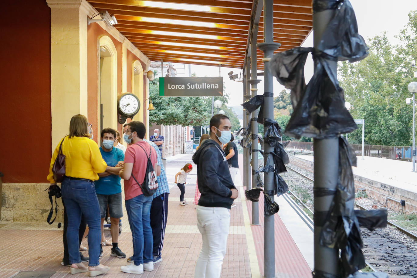 Fotos: Protesta en Lorca con crespones negros