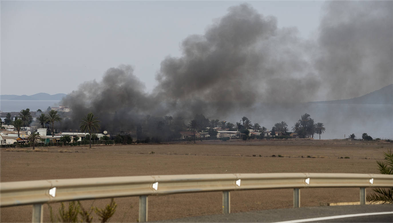 Fotos: El incendio del camping Caravaning de La Manga, en imágenes