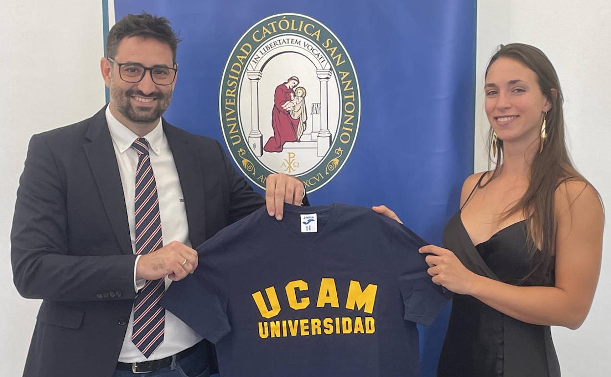 Samuel Mendoza, director general de UCAM Esports Club y Lucía Aguado, 'The Saiyan Kiwi'.