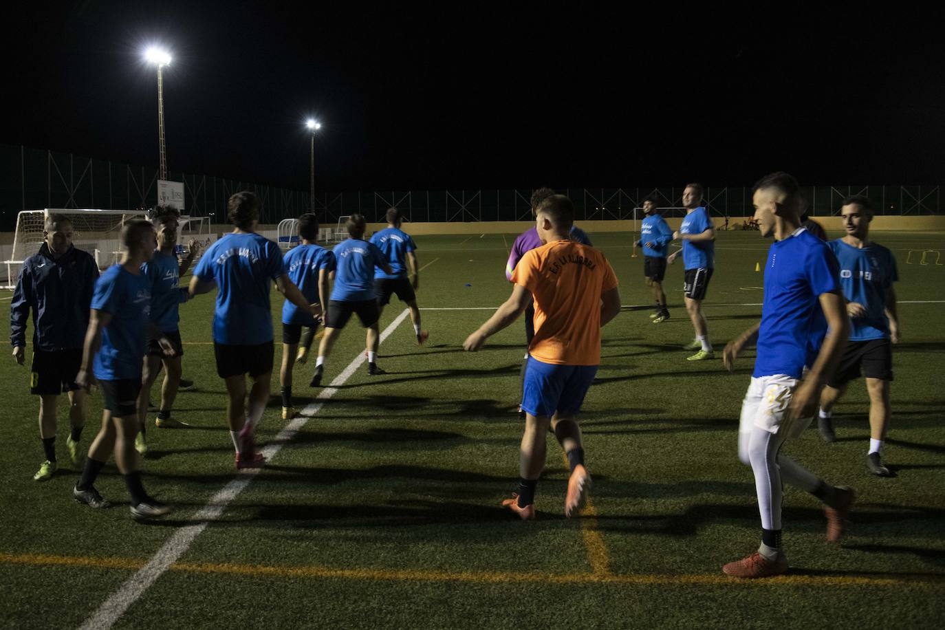 Fotos: Pases «a ciegas» y goles en «penumbra»