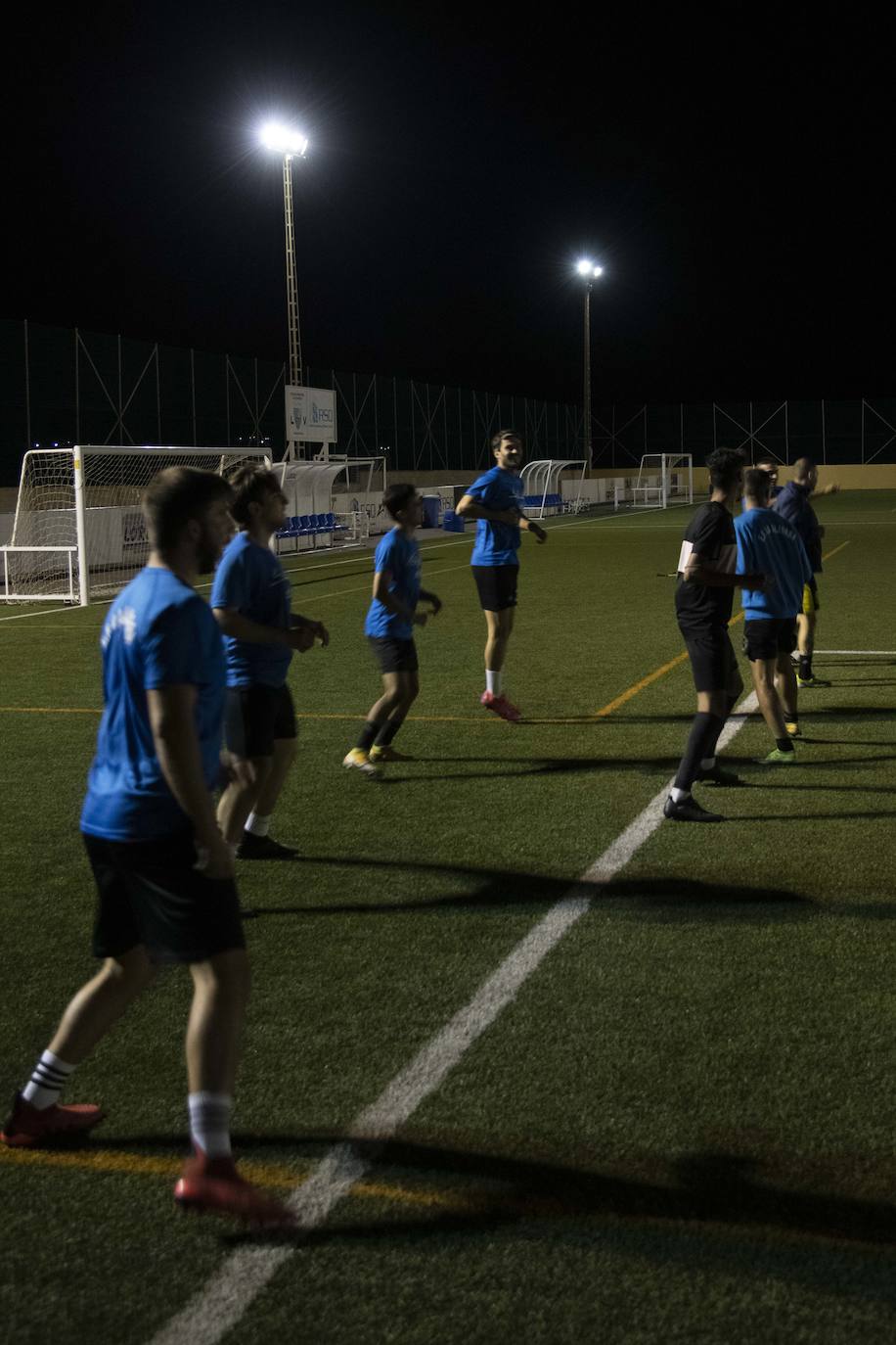 Fotos: Pases «a ciegas» y goles en «penumbra»