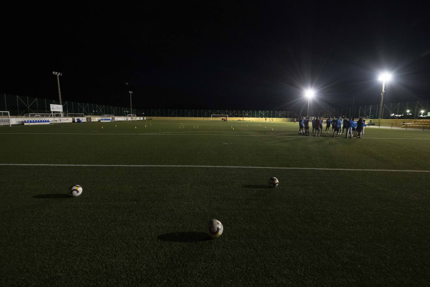 Fotos: Pases «a ciegas» y goles en «penumbra»