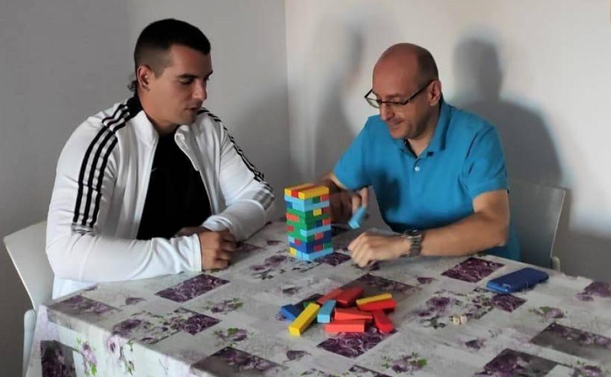 Francisco Javier y Antonio Sánchez, en el hogar La Milagrosa. 