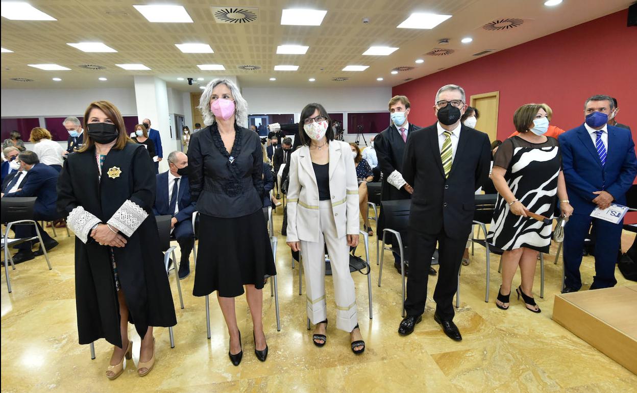 Profesionales reconocidos este viernes con cruces y medallas en el acto de apertura del año judicial.