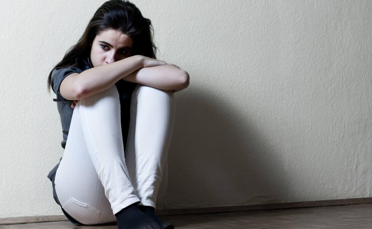 Una adolescente que sufre depresión.