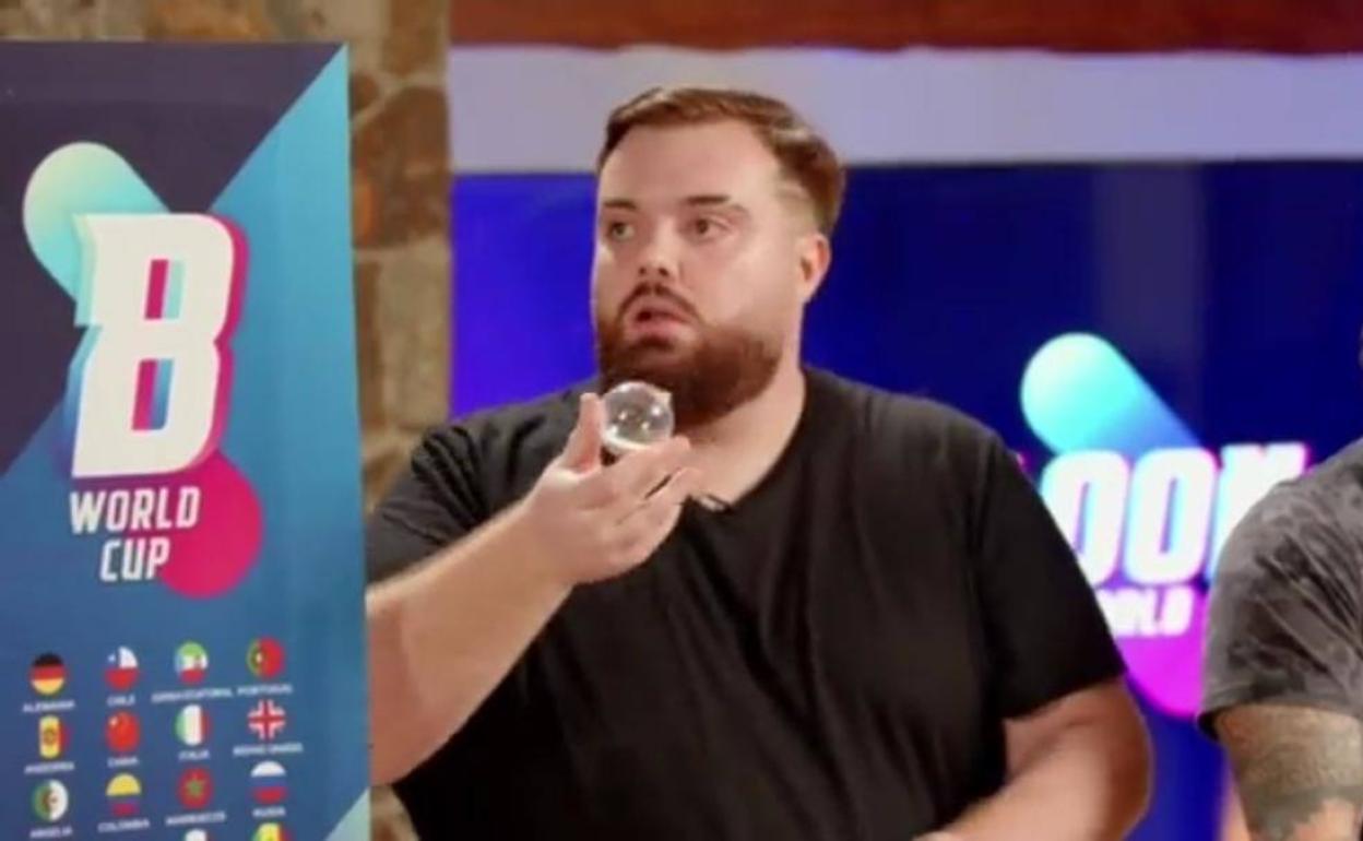 Ibai Llanos durante el sorteo de los enfrentamientos del Mundial de Globos.