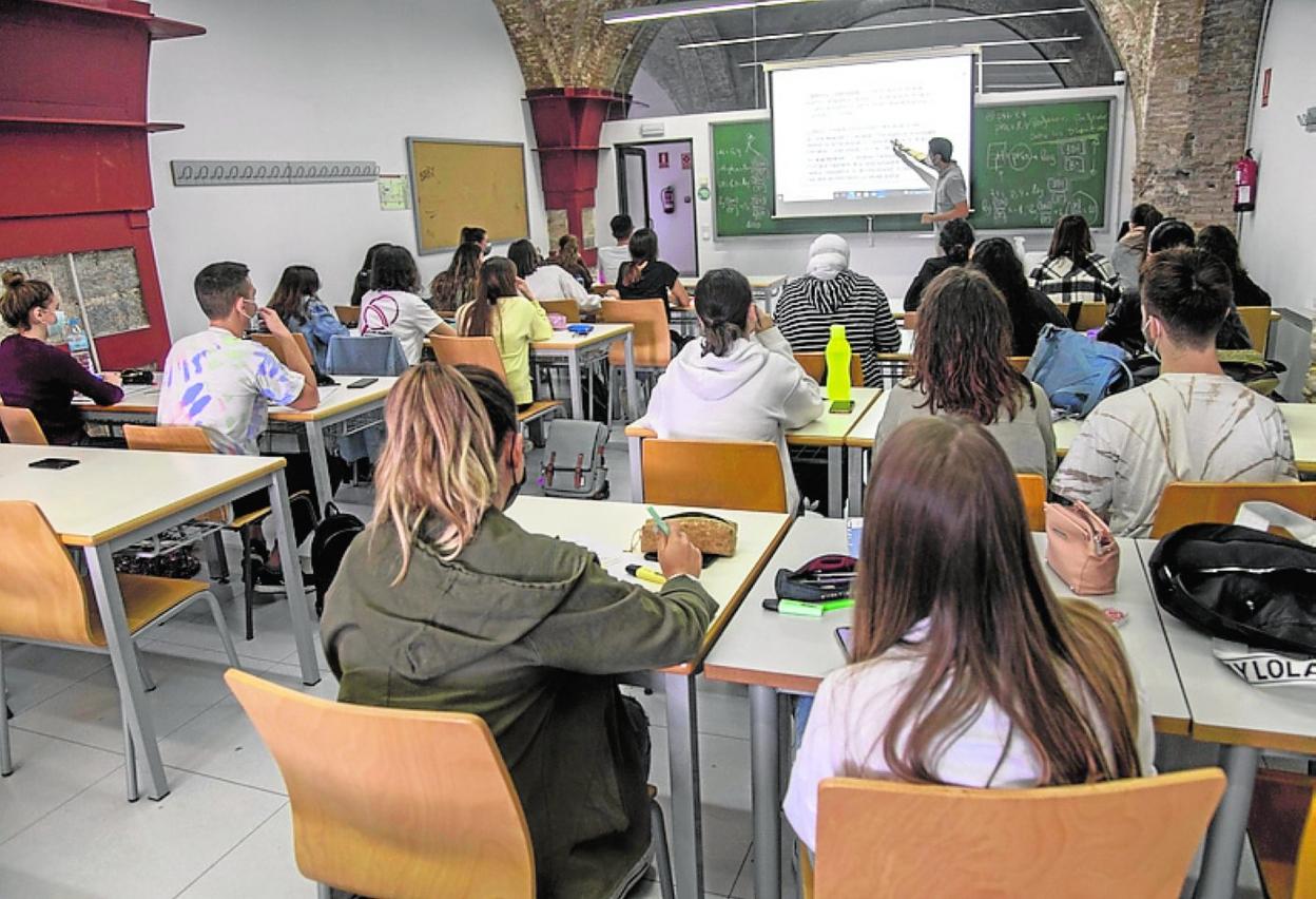 Alumnos de Telecomunicación, ayer durante una clase. 