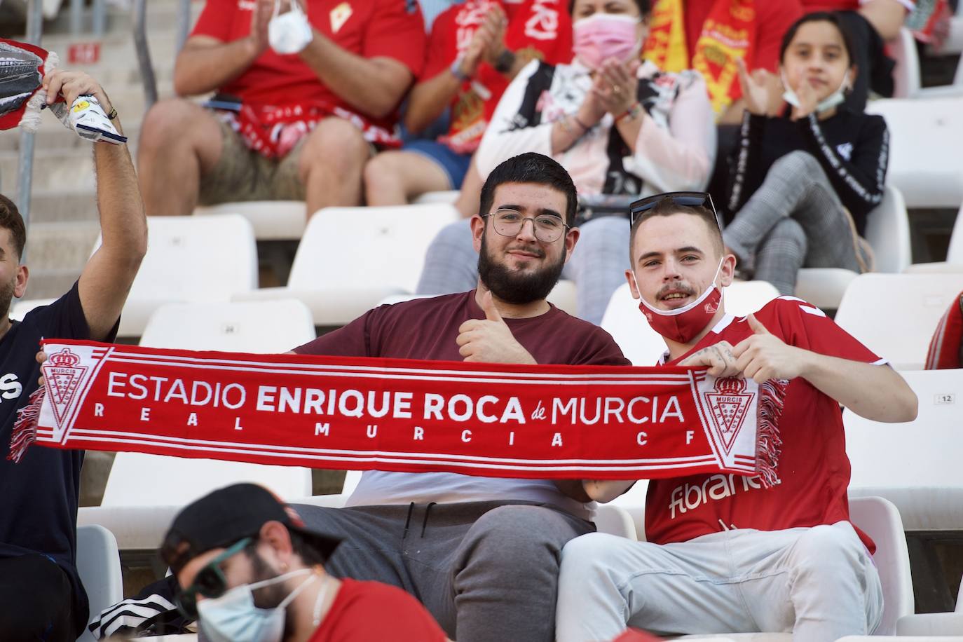 Fotos: La afición en el Enrique Roca, en imágenes