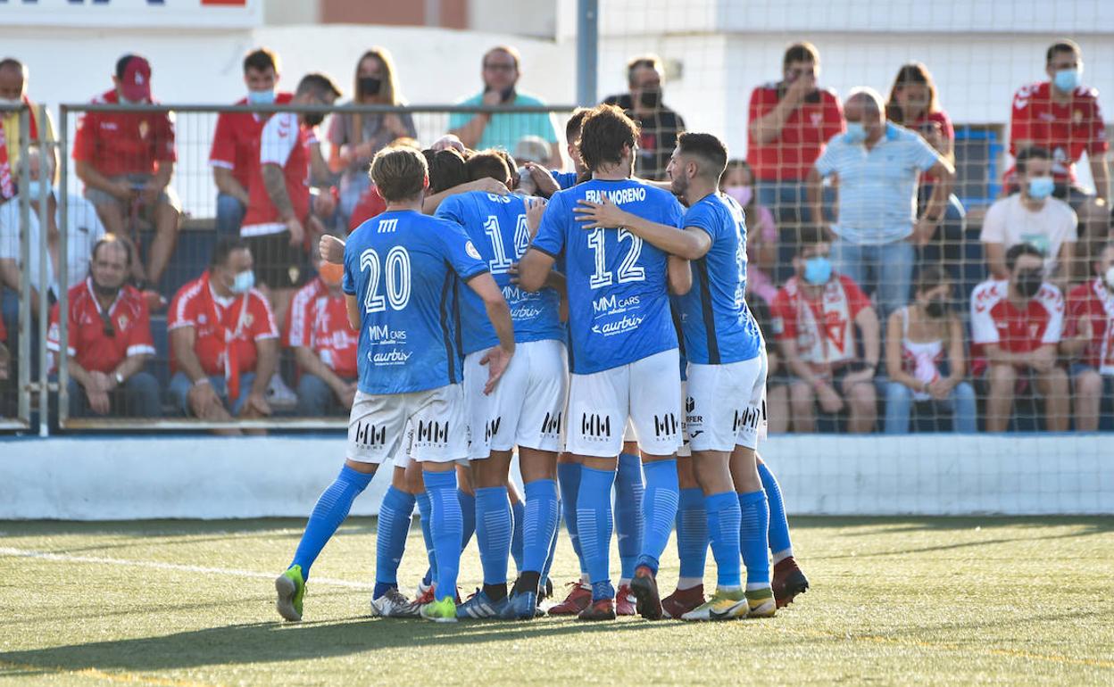 Imagen de archivo de los jugadores del Mar Menor celebrando un gol.