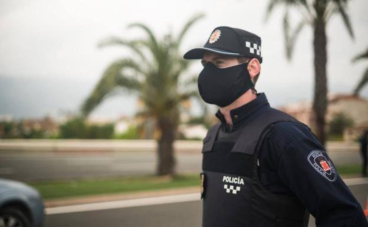 Un agente de la Policía Local de Murcia, en una imagen de archivo.