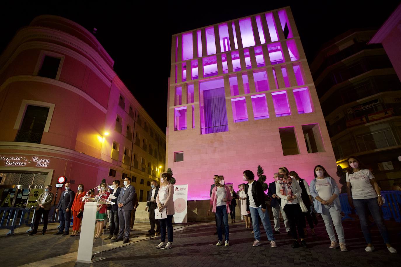 Fotos: La Región se tiñe de rosa como símbolo de solidaridad