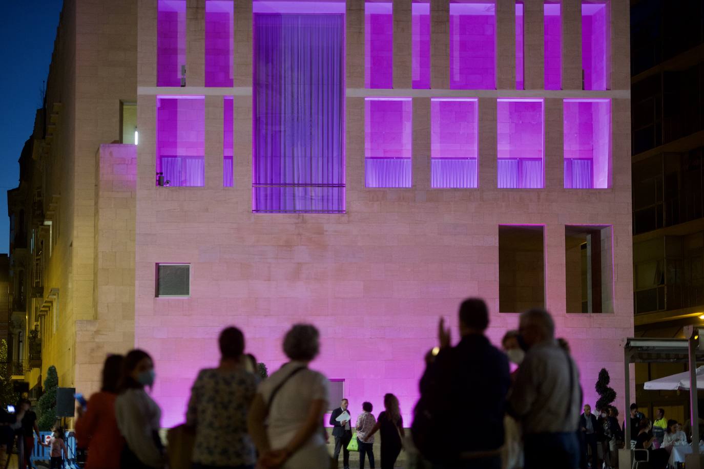 Fotos: La Región se tiñe de rosa como símbolo de solidaridad