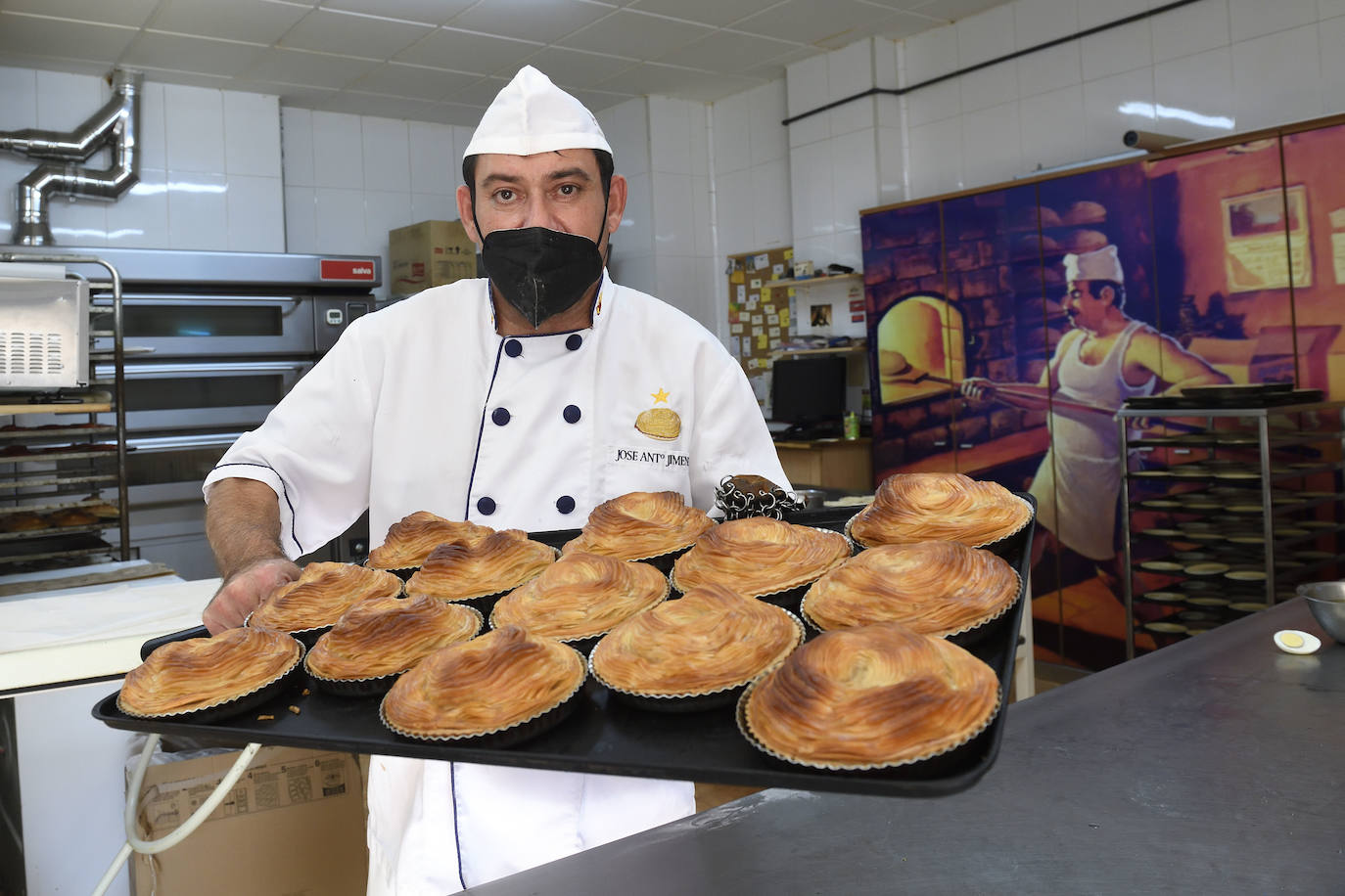 Fotos: Así se hace el pastel de la confitería Jiménez de Puente Tocinos, el mejor de la Región de Murcia