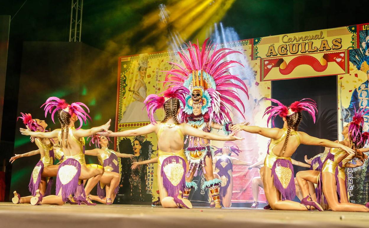Gala de personajes del Carnaval de Águilas, en una imagen de archivo. 