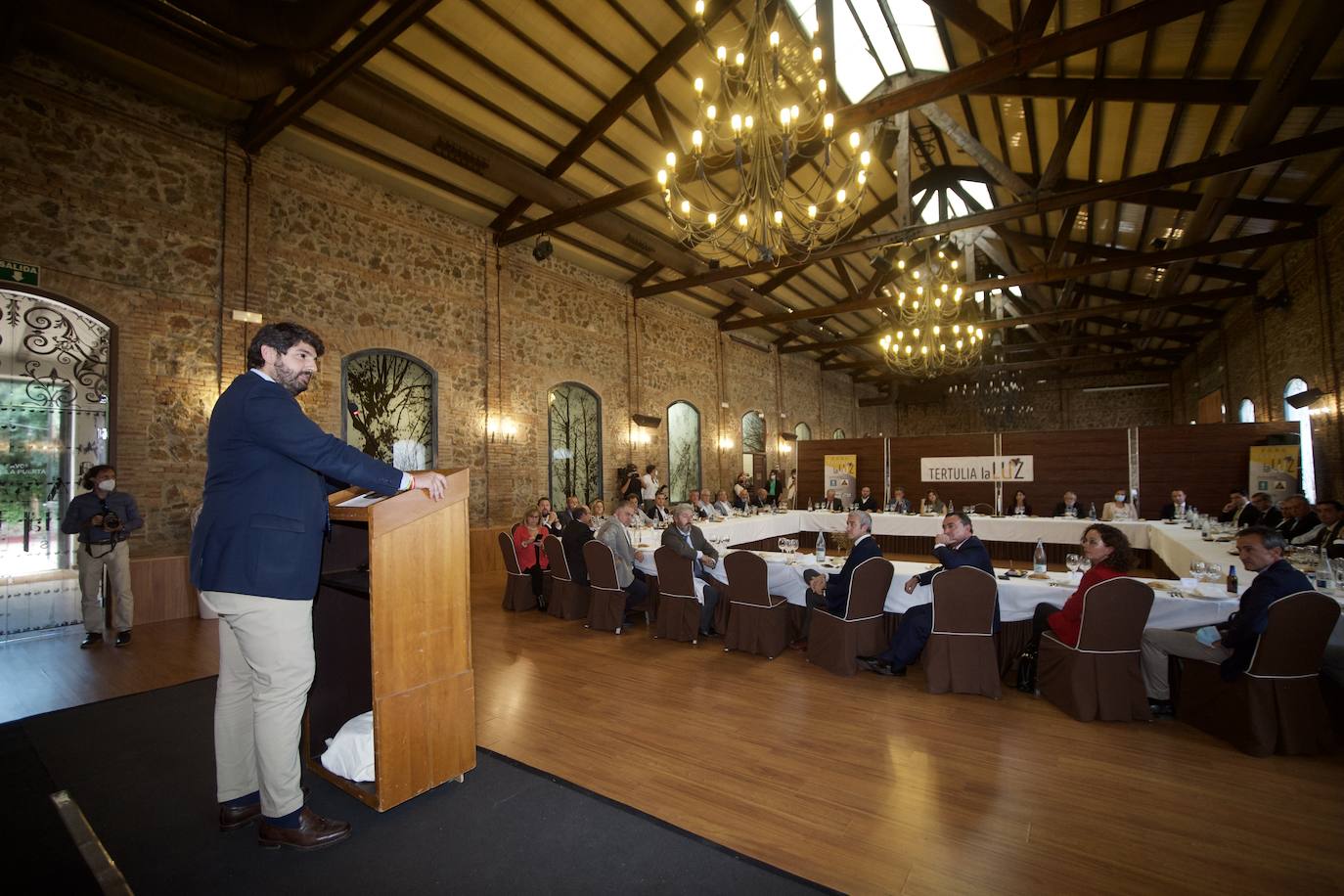 Fotos: Foro de tertulia &#039;La Luz&#039; en Murcia