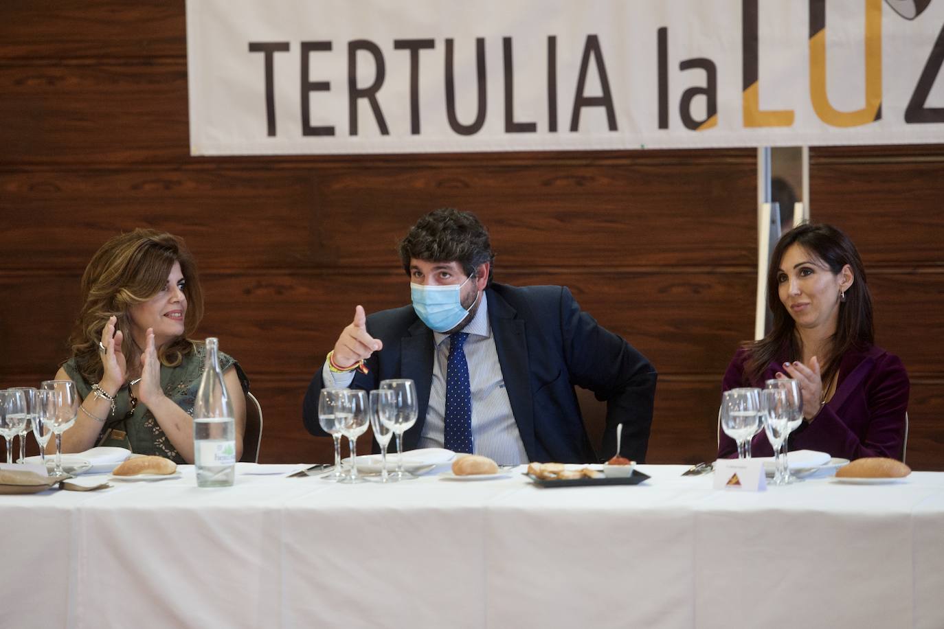 Fotos: Foro de tertulia &#039;La Luz&#039; en Murcia