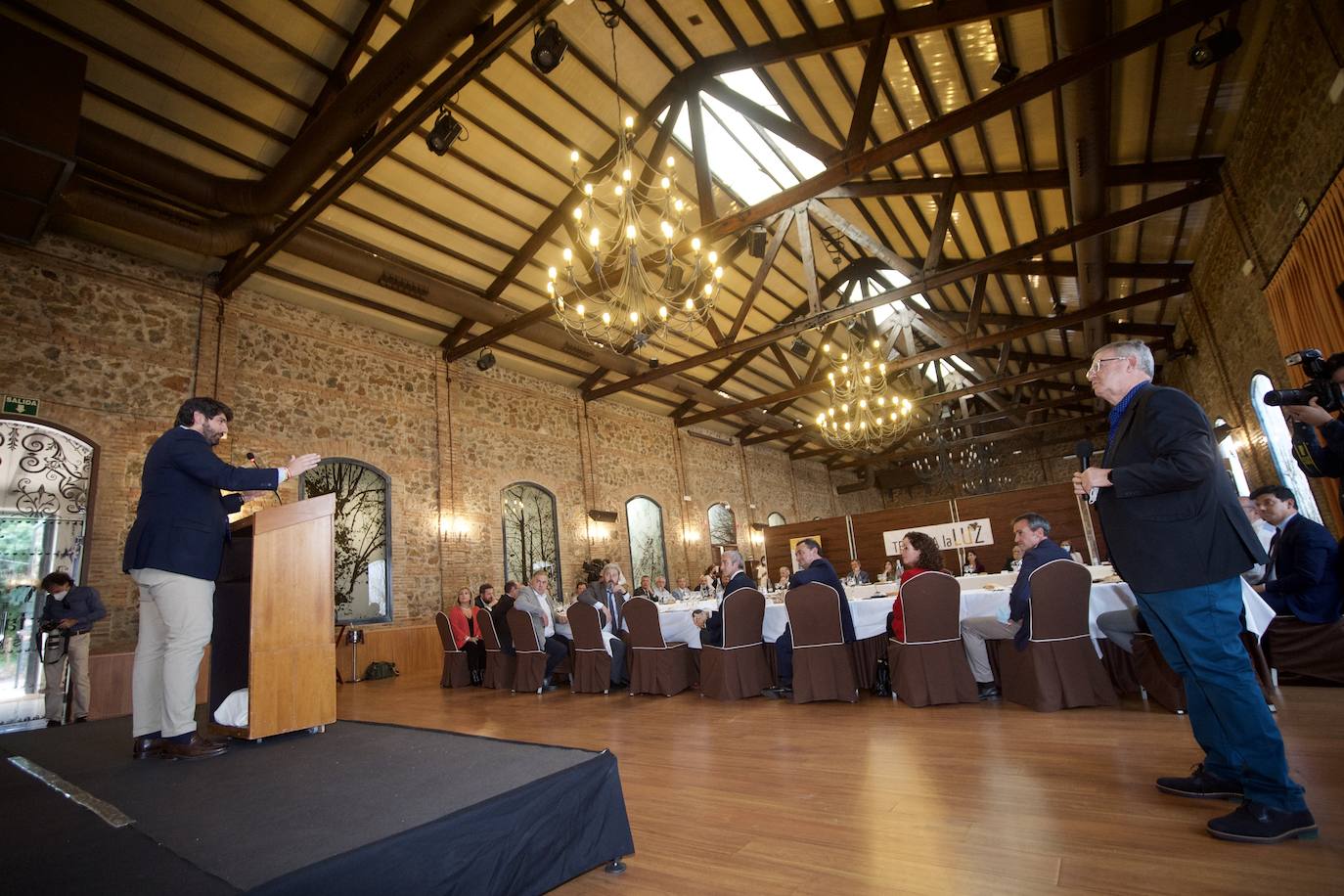 Fotos: Foro de tertulia &#039;La Luz&#039; en Murcia