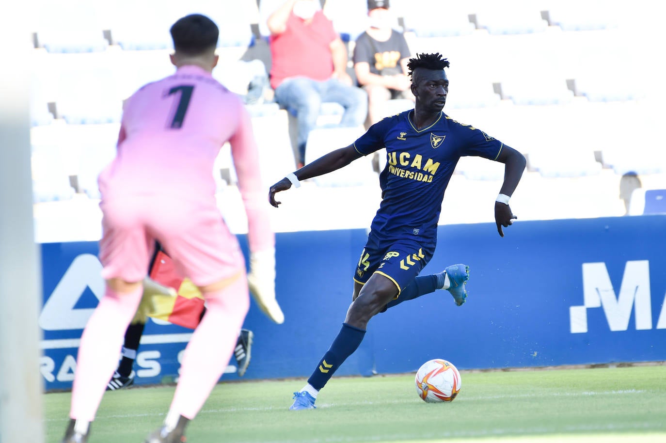 Fotos: Las mejores imágenes de la victoria del UCAM ante el Sevilla Atlético (2-1)