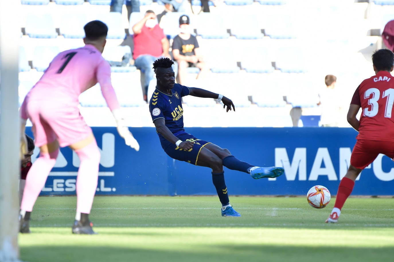 Fotos: Las mejores imágenes de la victoria del UCAM ante el Sevilla Atlético (2-1)