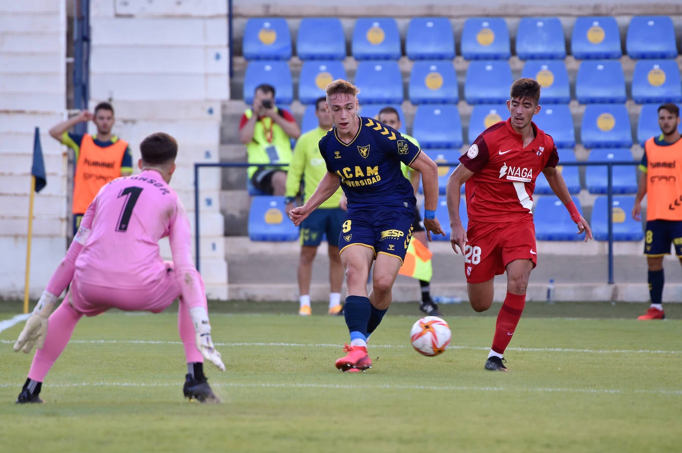 Fotos: Las mejores imágenes de la victoria del UCAM ante el Sevilla Atlético (2-1)