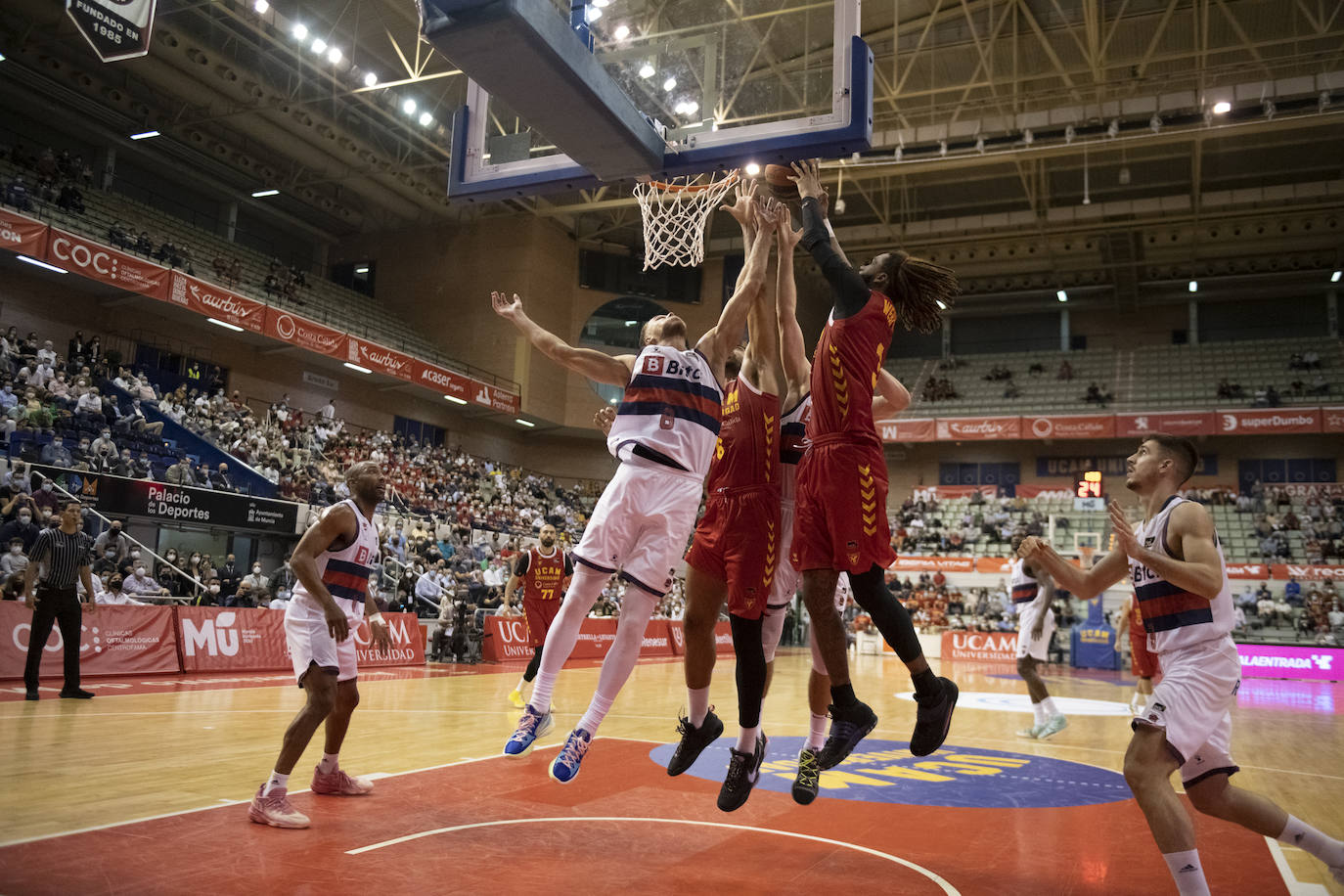 Fotos: La victoria del UCAM Murcia contra el Baskonia, en imágenes