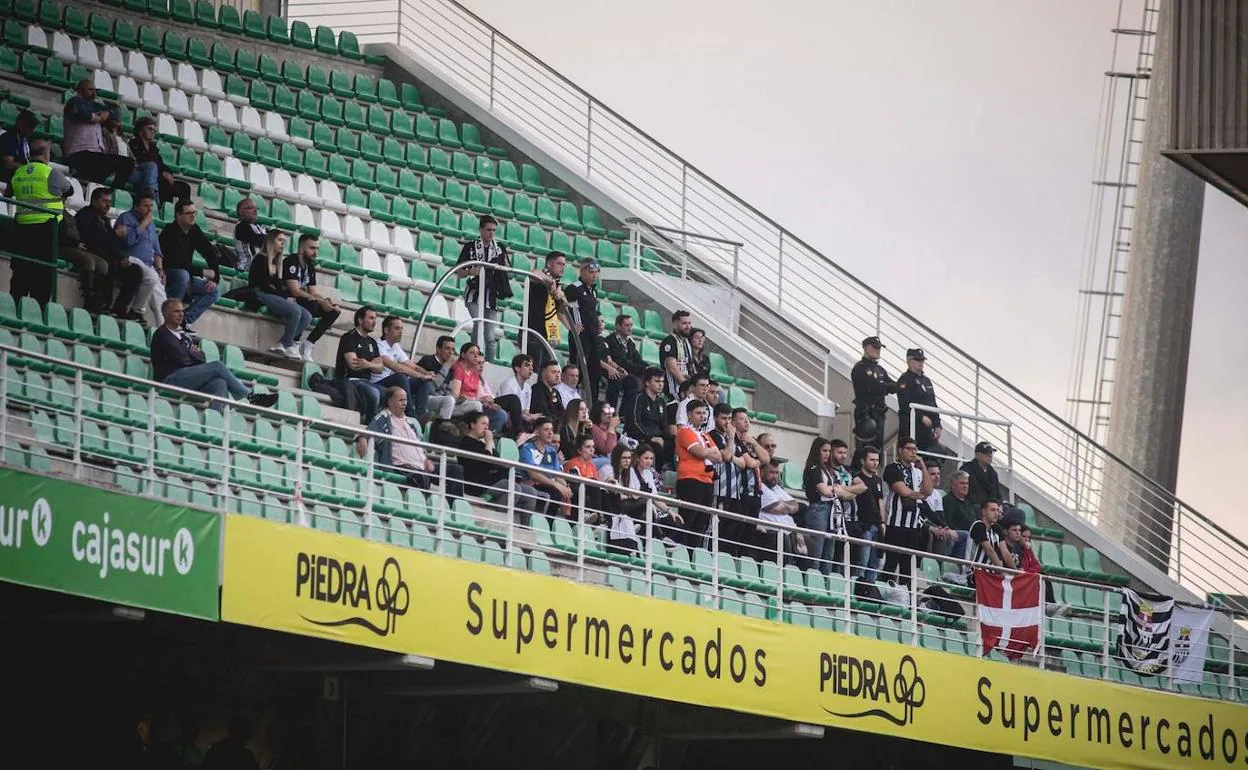 Aficionados albinegros, en marzo de 2020, en Córdoba. 