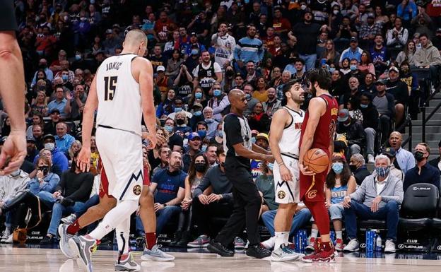 Momento del pique entre Ricky Rubio y Facundo Campazzo. 