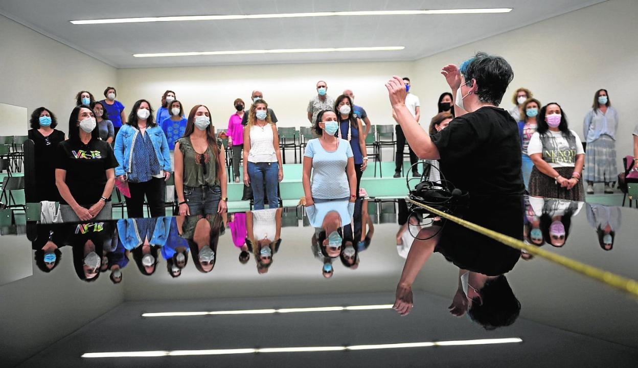 El Coro de Profesores de la Región, durante su primer ensayo tras la pandemia, el 15 de octubre en el Conservatorio. 