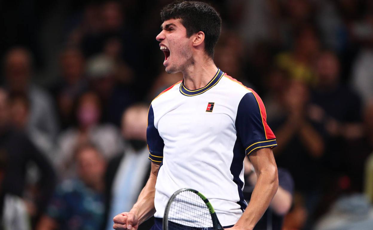 Carlos Alcaraz celebra un punto durante el partido ante Matteo Berrettini.