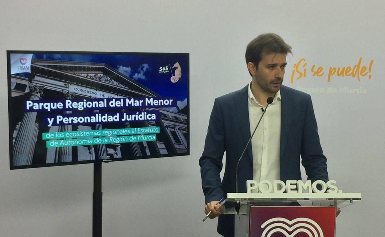 Javier Sánchez Serna, durante la rueda de prensa ofrecida este viernes 29 de octubre. 