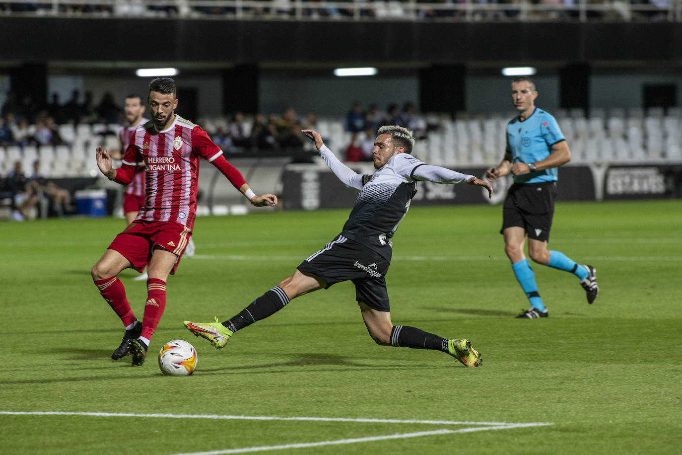 Fotos: La derrota del Cartagena contra la Ponferradina en imágenes
