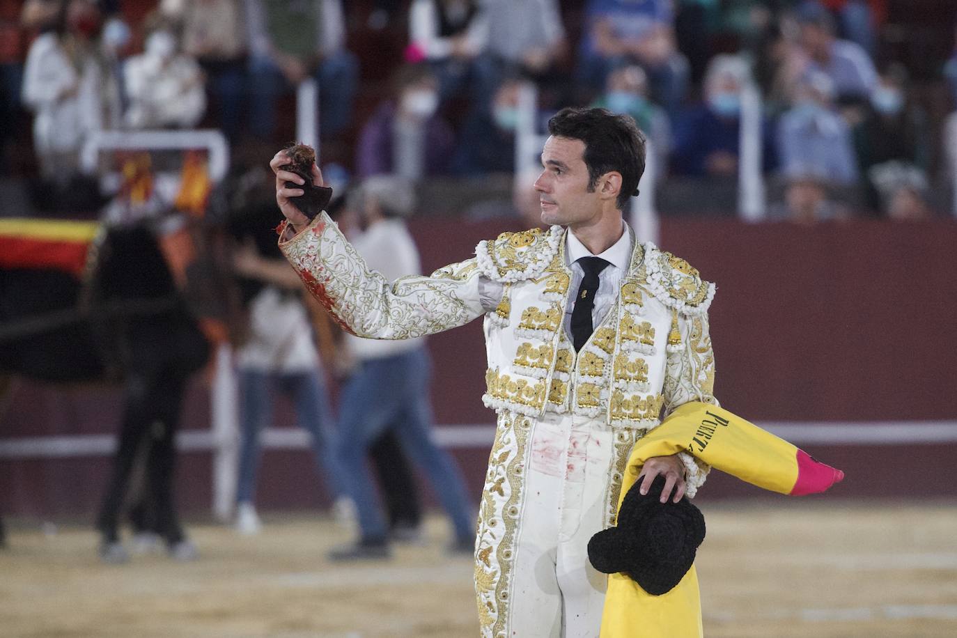 Fotos: Antonio Puerta sale a hombros en la inauguración de la plaza portátil de Mula