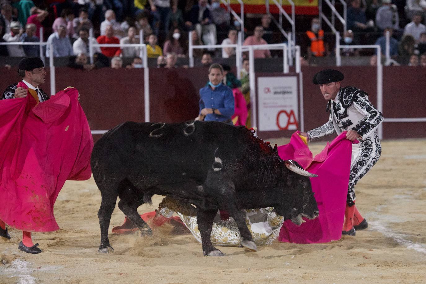 Fotos: Antonio Puerta sale a hombros en la inauguración de la plaza portátil de Mula