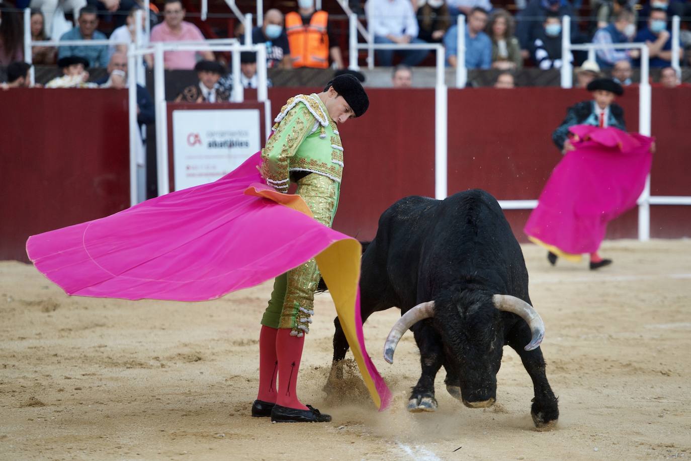Fotos: Antonio Puerta sale a hombros en la inauguración de la plaza portátil de Mula