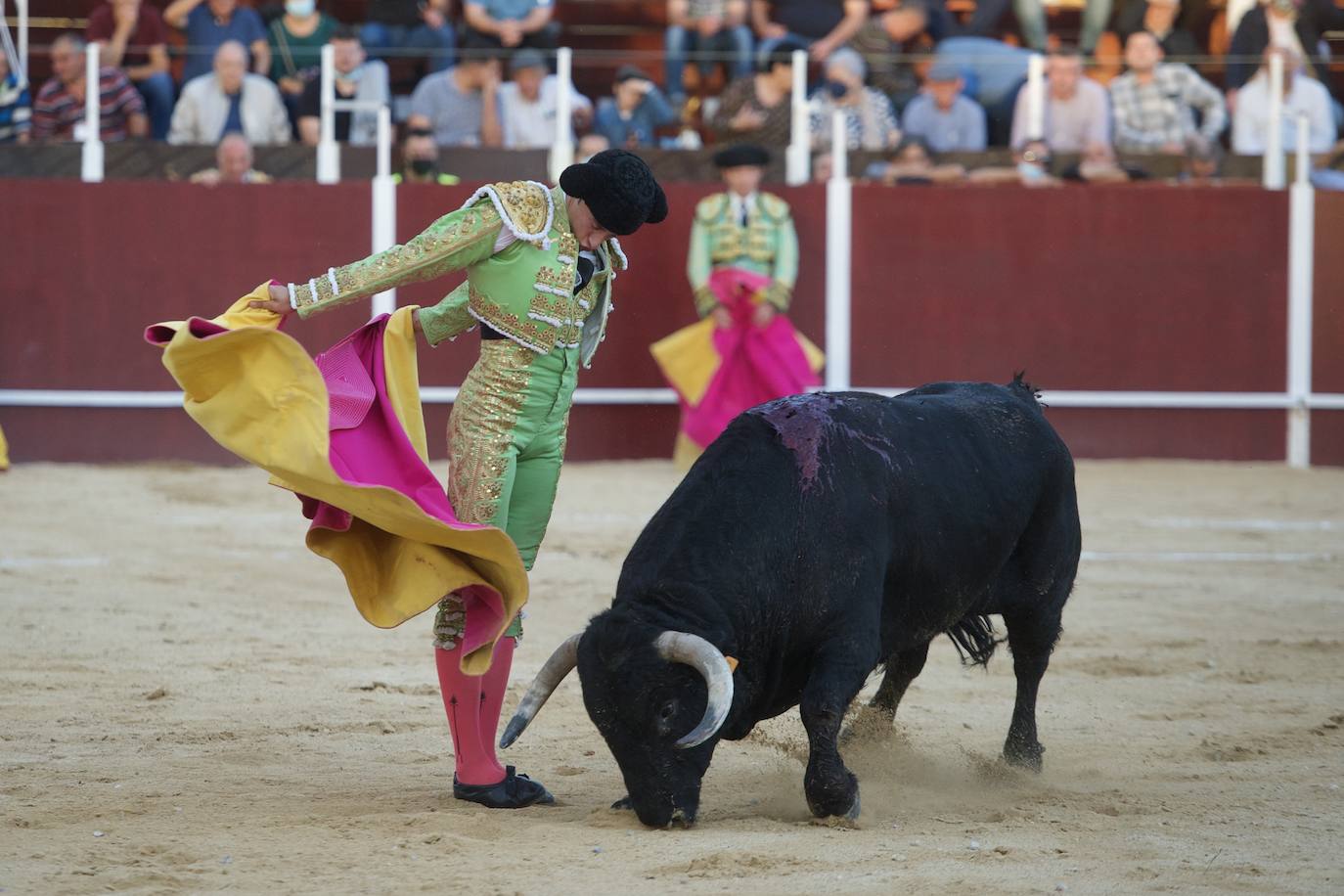 Fotos: Antonio Puerta sale a hombros en la inauguración de la plaza portátil de Mula