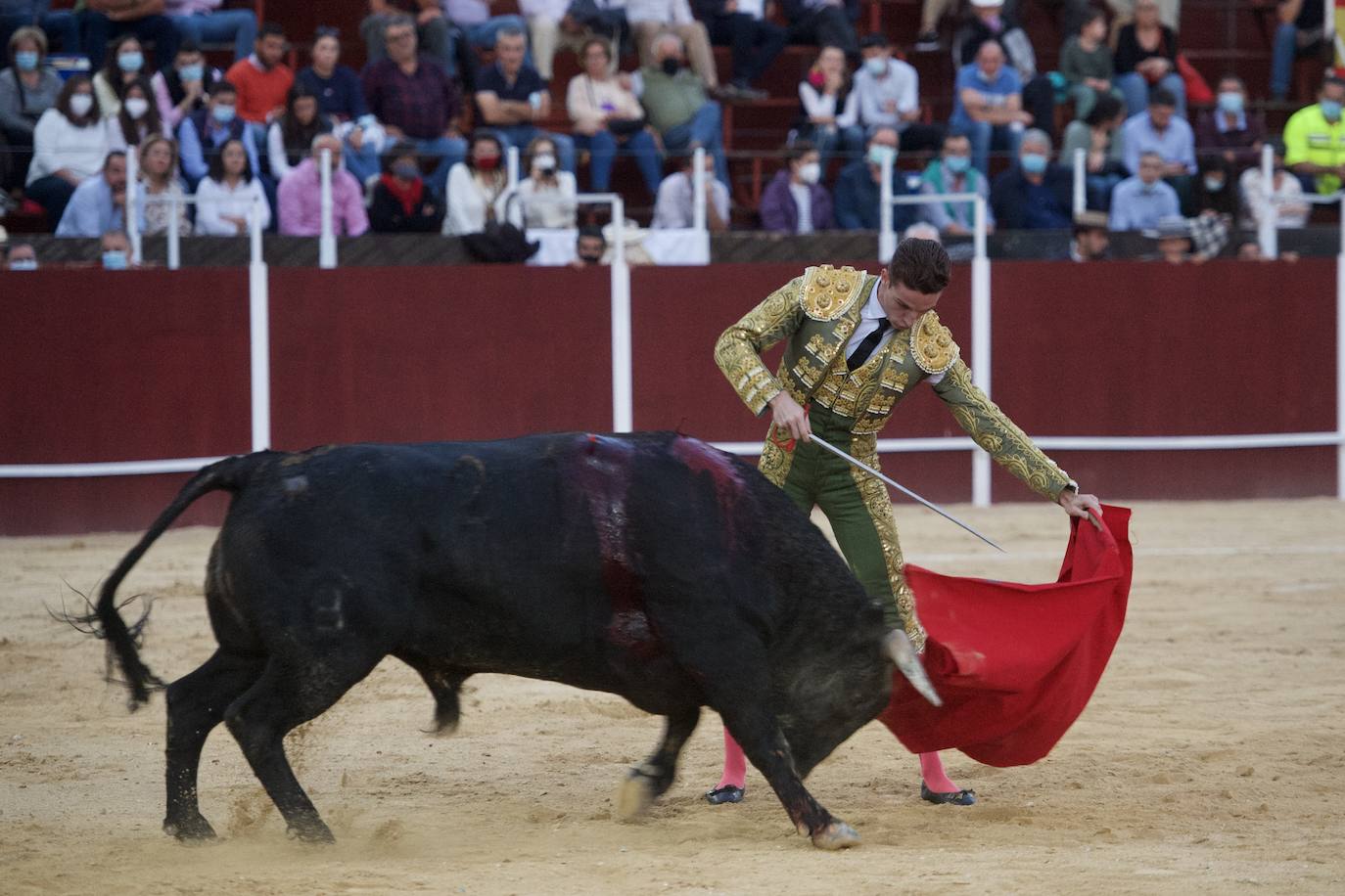 Fotos: Antonio Puerta sale a hombros en la inauguración de la plaza portátil de Mula