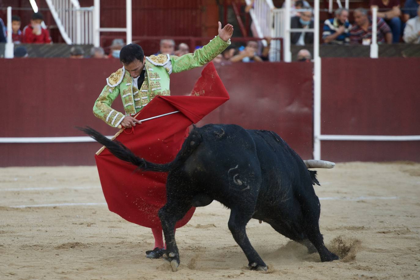 Fotos: Antonio Puerta sale a hombros en la inauguración de la plaza portátil de Mula