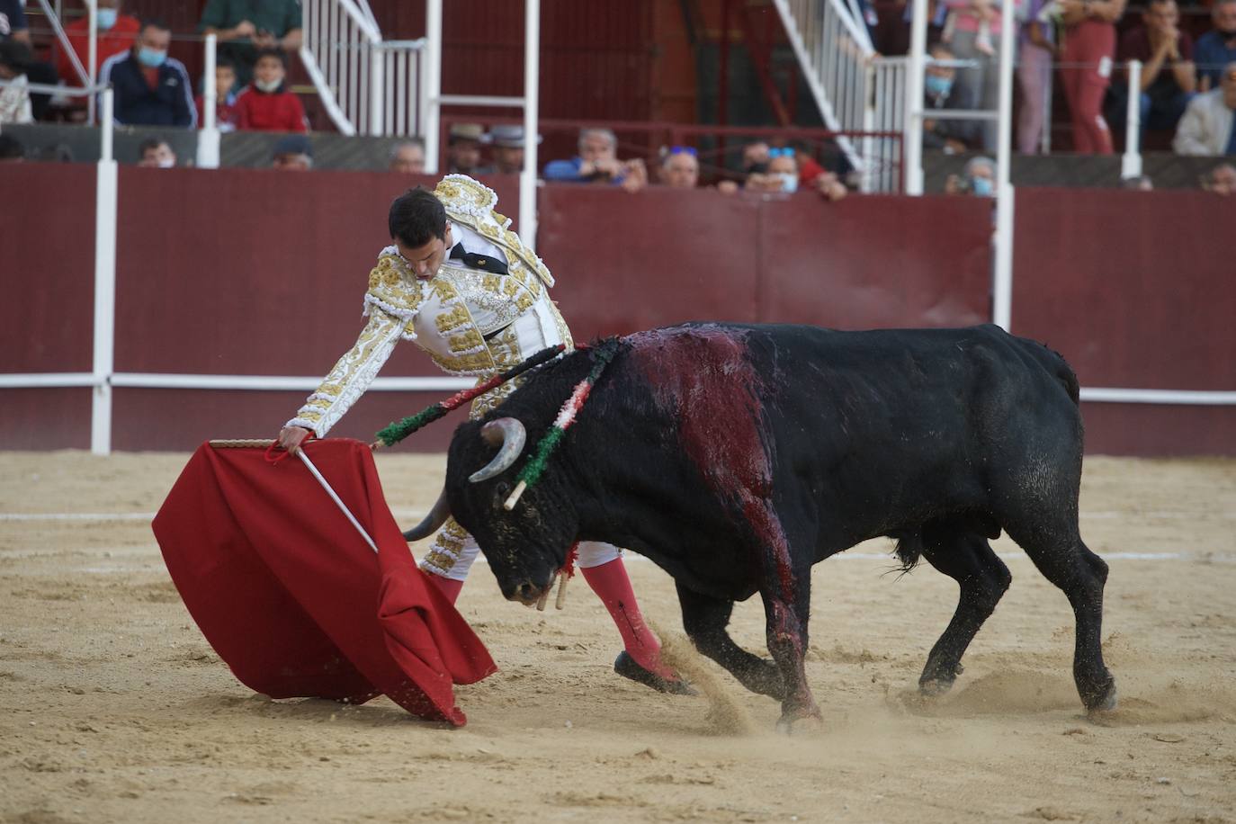 Fotos: Antonio Puerta sale a hombros en la inauguración de la plaza portátil de Mula