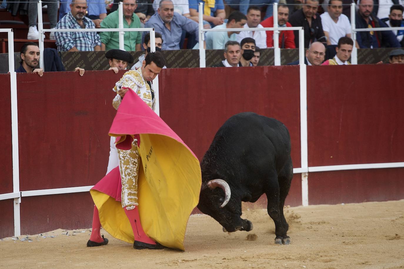Fotos: Antonio Puerta sale a hombros en la inauguración de la plaza portátil de Mula