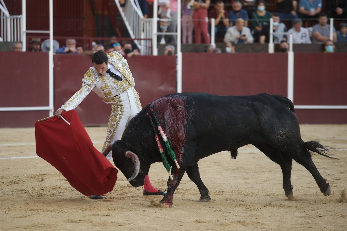 Fotos: Antonio Puerta sale a hombros en la inauguración de la plaza portátil de Mula