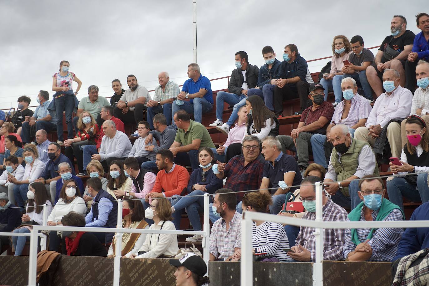 Fotos: Antonio Puerta sale a hombros en la inauguración de la plaza portátil de Mula