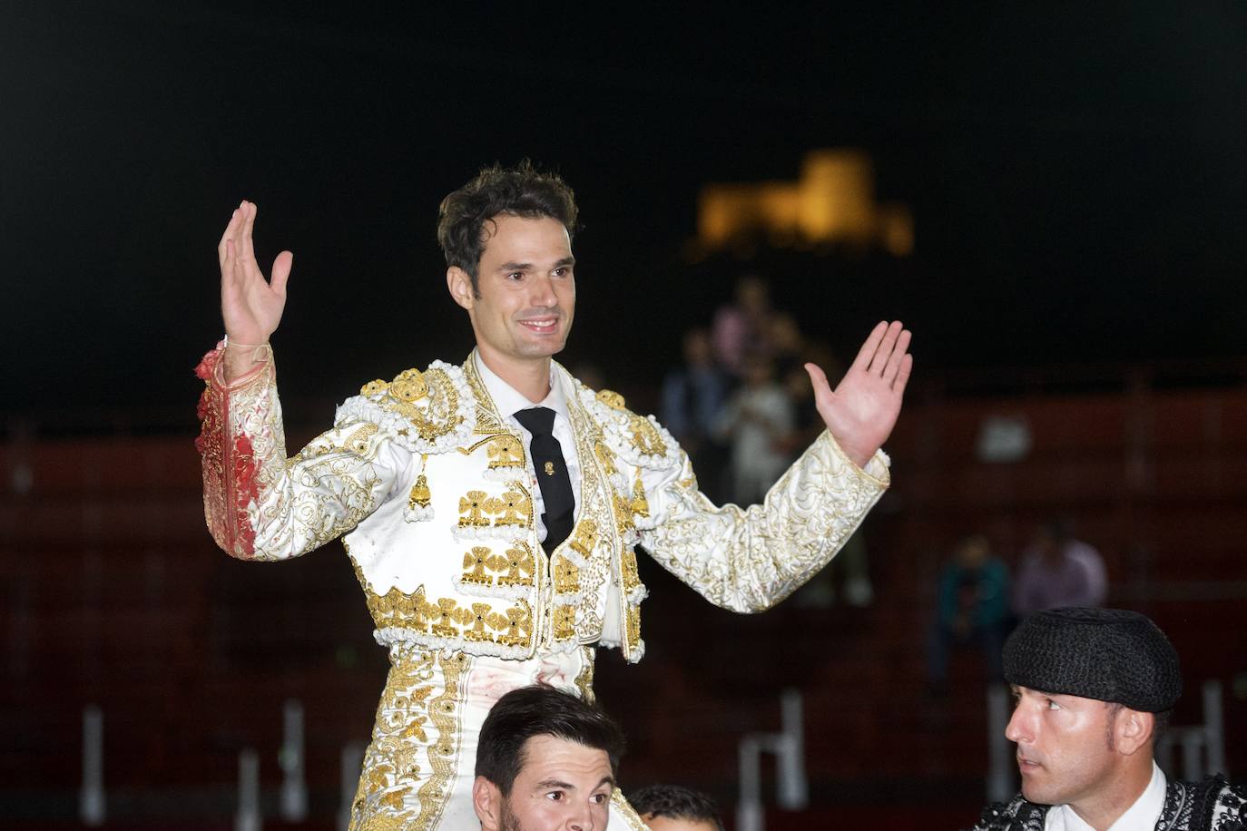 Fotos: Antonio Puerta sale a hombros en la inauguración de la plaza portátil de Mula