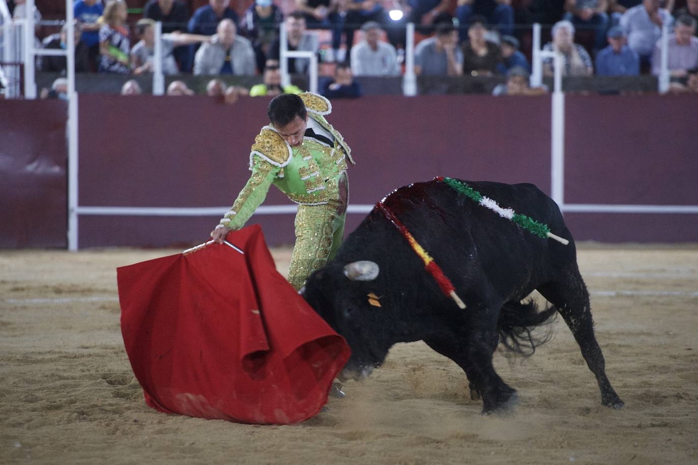 Fotos: Antonio Puerta sale a hombros en la inauguración de la plaza portátil de Mula