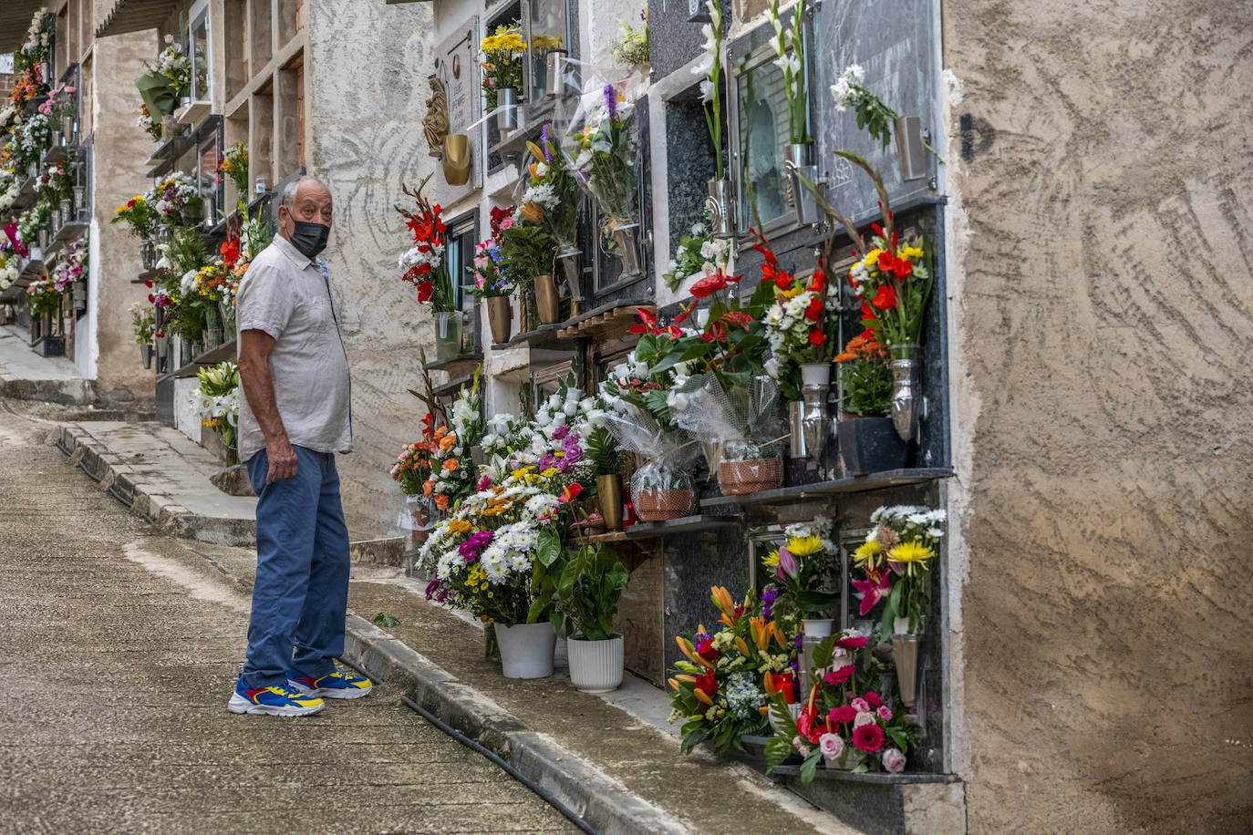 Fotos: Día de Todos los Santos en los cementerios de Espinardo y Algezares