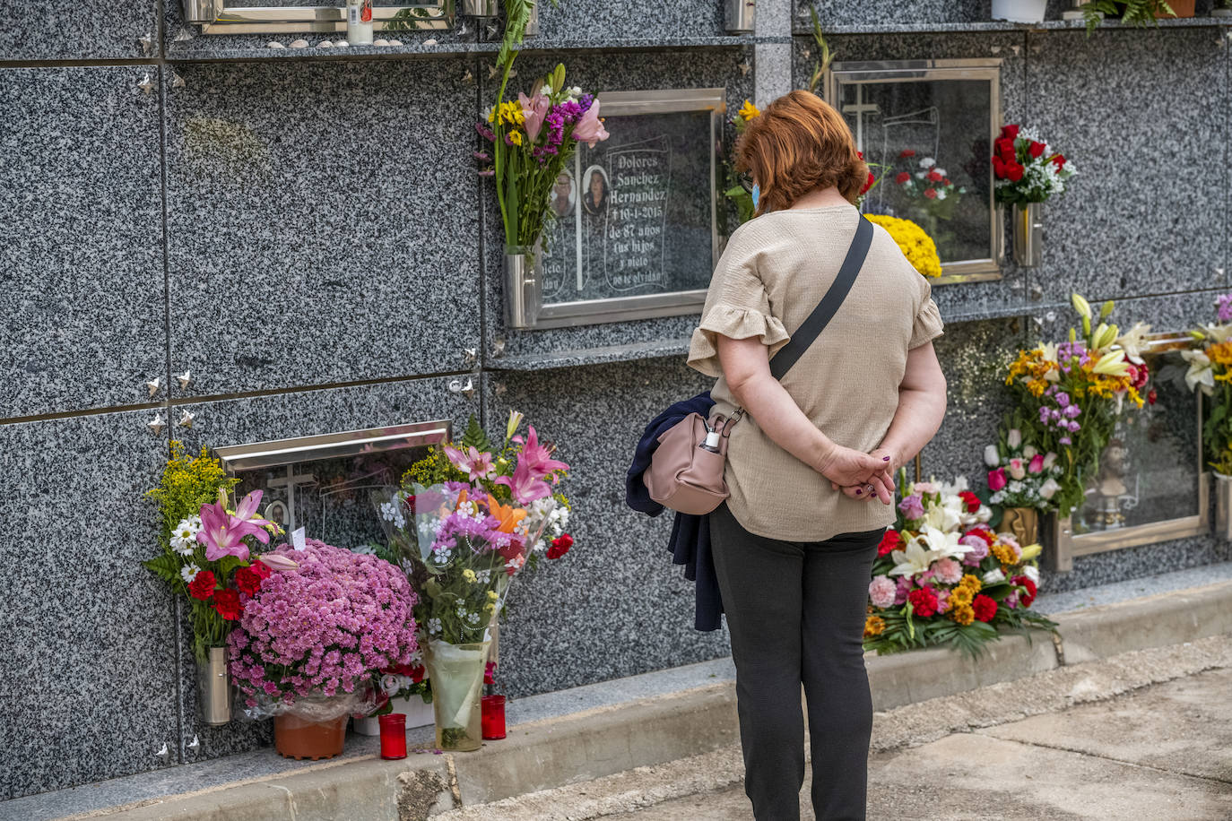 Fotos: Día de Todos los Santos en los cementerios de Espinardo y Algezares