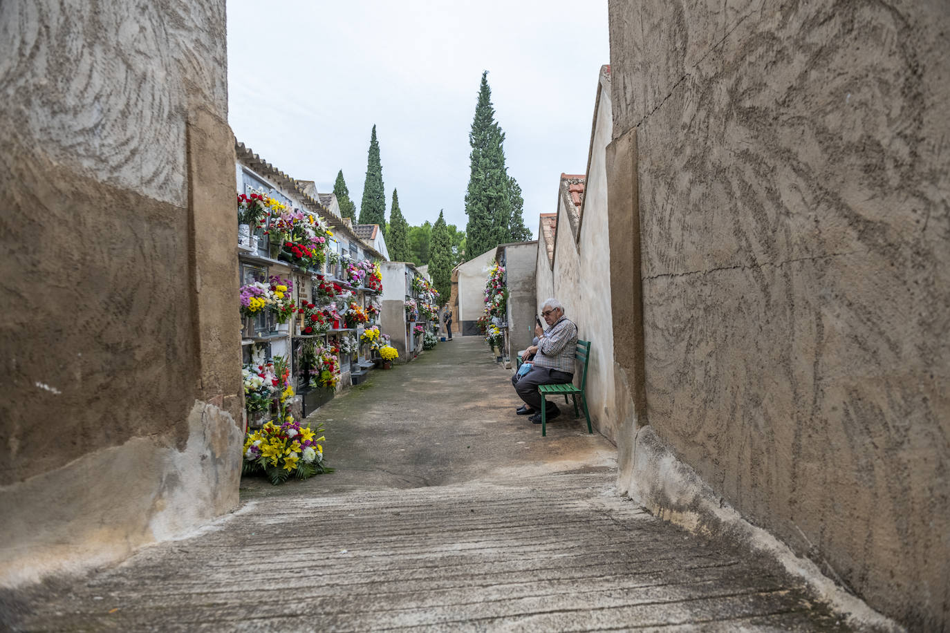 Fotos: Día de Todos los Santos en los cementerios de Espinardo y Algezares