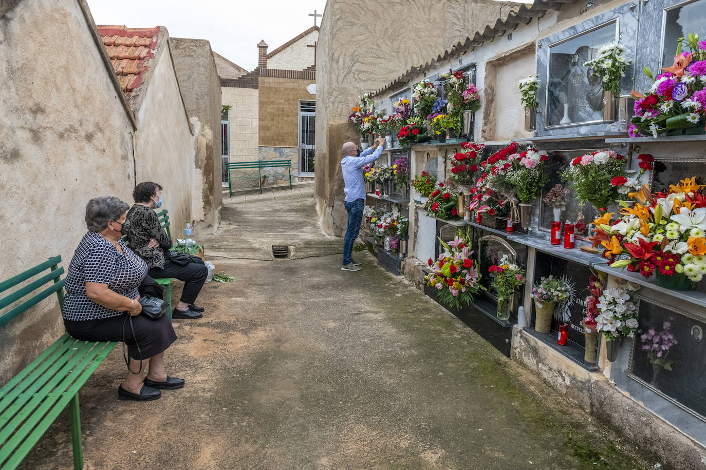 Fotos: Día de Todos los Santos en los cementerios de Espinardo y Algezares