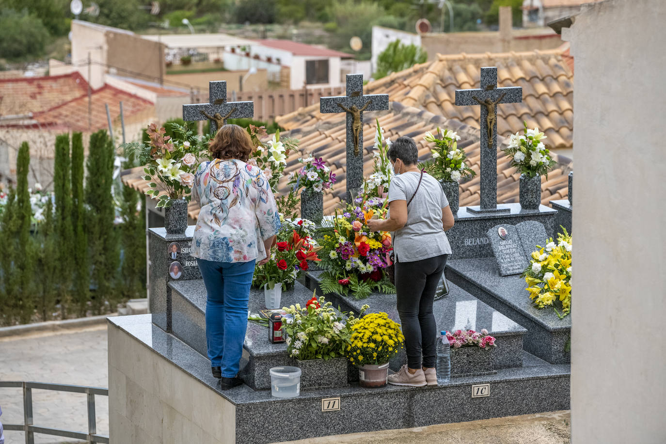 Fotos: Día de Todos los Santos en los cementerios de Espinardo y Algezares