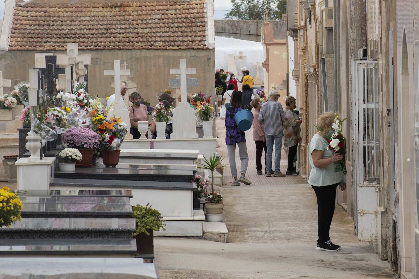 Fotos: Día de Todos los Santos en el cementerio de Nuestra Señora de los Remedios de Cartagena